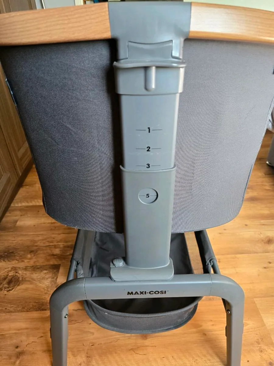 Maxi Cosi Iora co-sleeper- Graphite - Image 3
