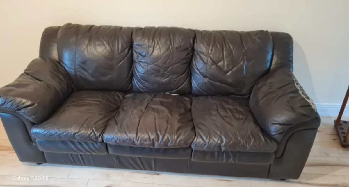 Leather effect couches to take away - Image 1