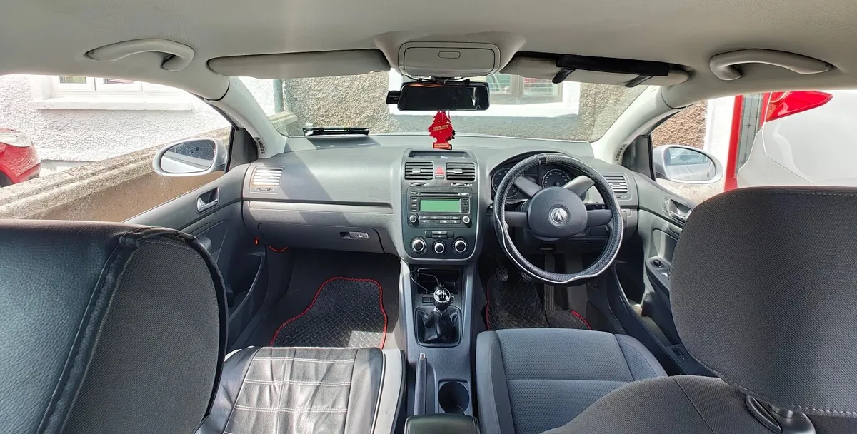 Volkswagen Golf 2005 - Image 2