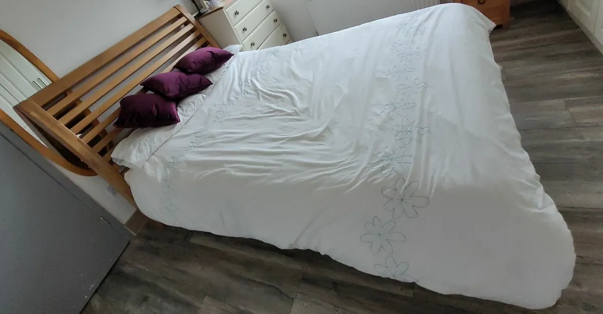 5ft Solid Oak Bed & Mattress - Image 1