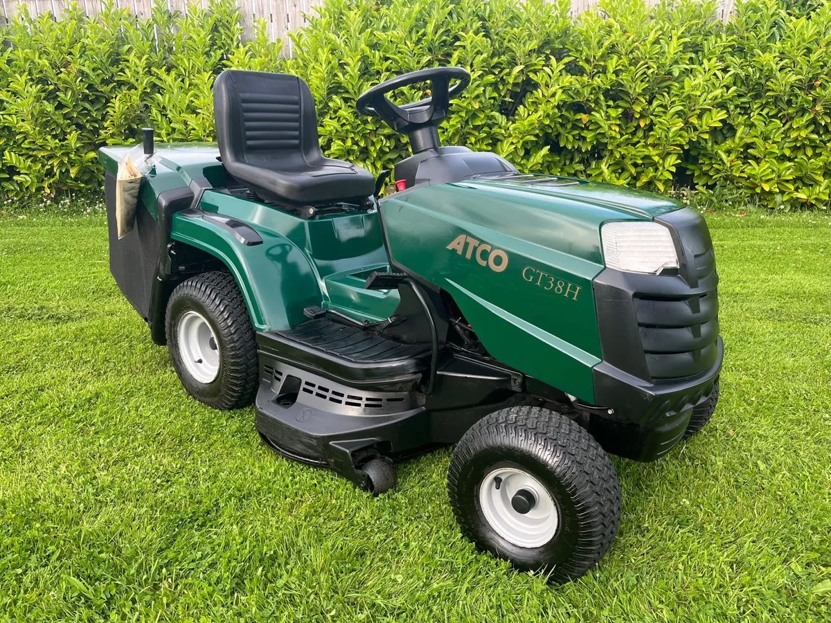 Atco 17hp 40inch cut ride on lawnmower - Image 4