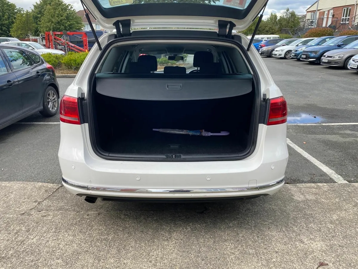 Volkswagen Passat 2013 (Automatic) - Image 2