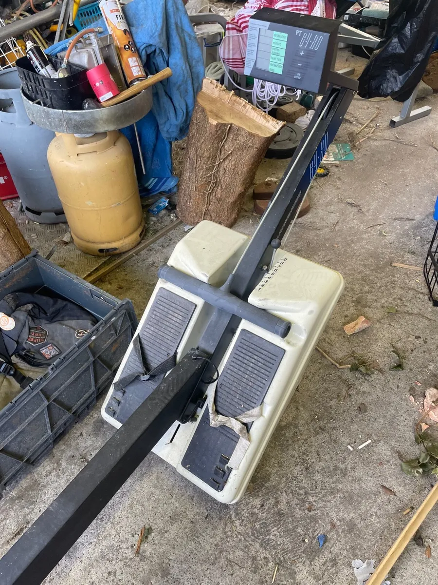 Rowing machine - Image 1