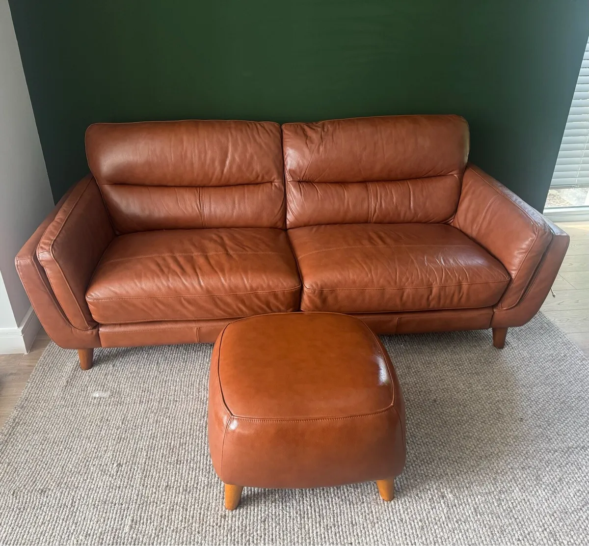 Couch and foot rest - Image 1