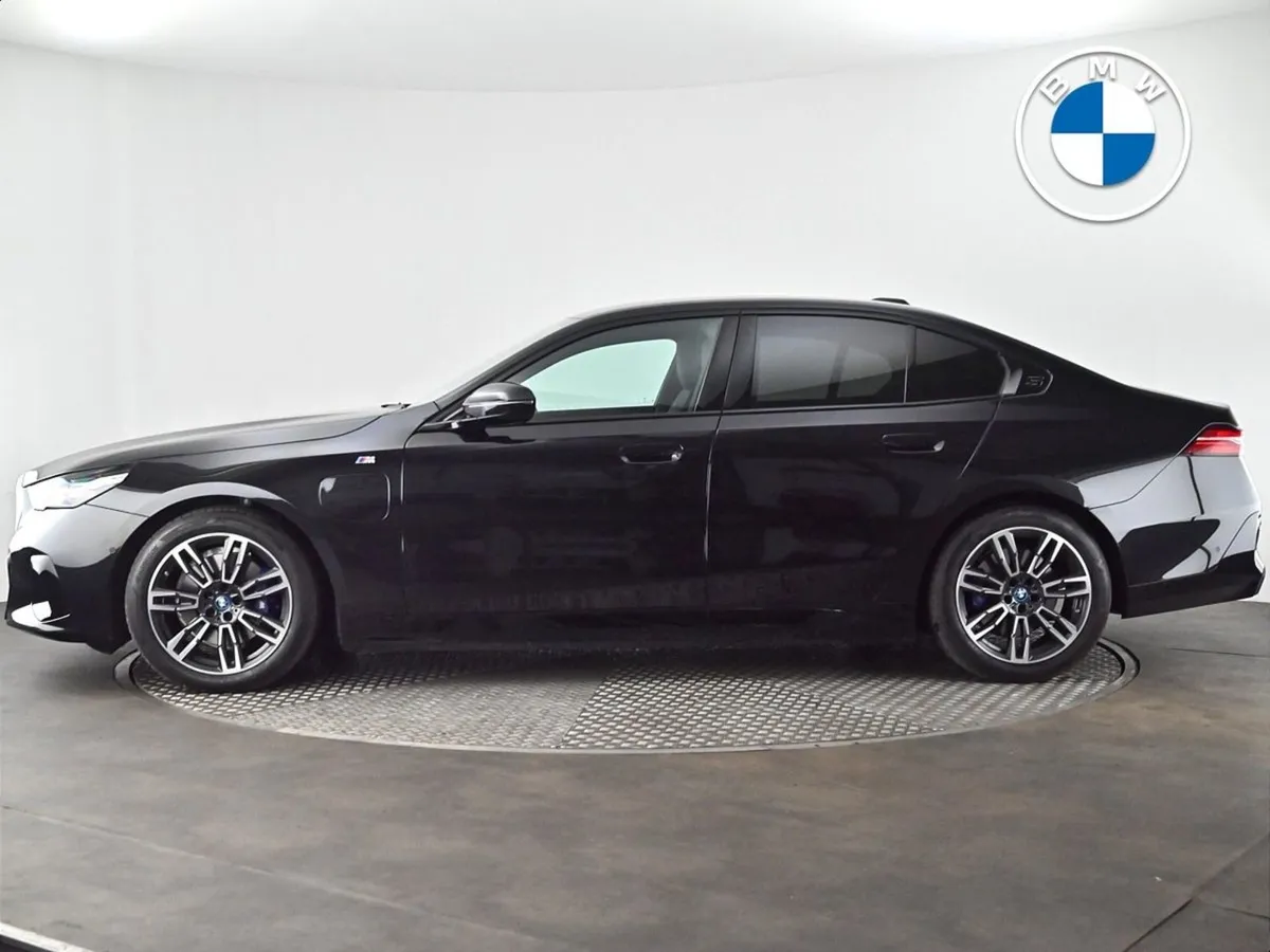 BMW 5 Series 530e M Sport Saloon - Image 3