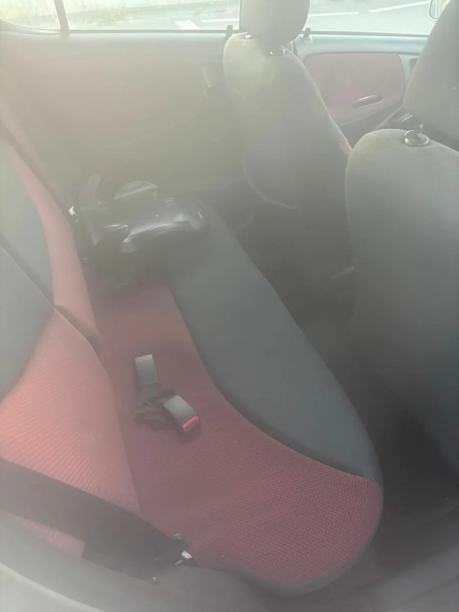 Toyota Yaris 2005 - Image 4