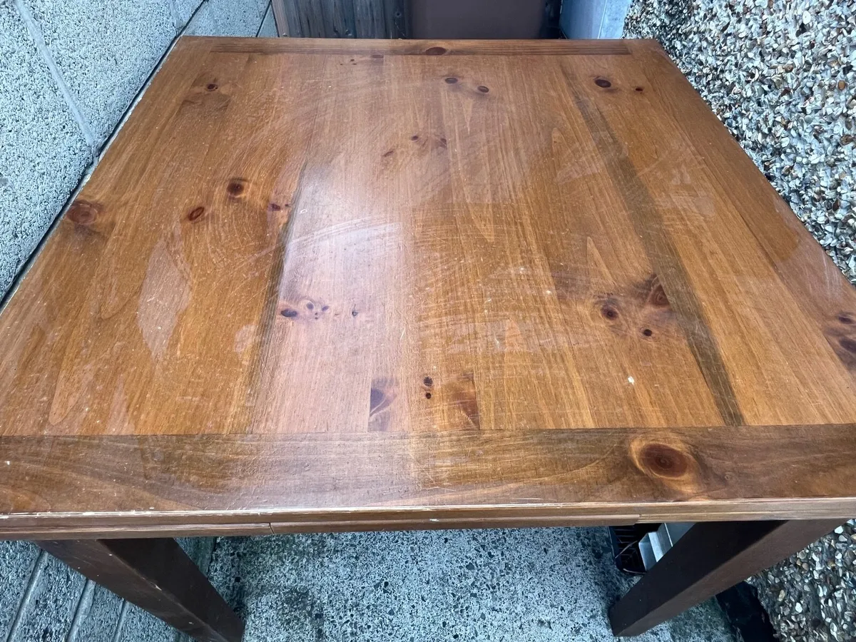 Kitchen table - Image 1