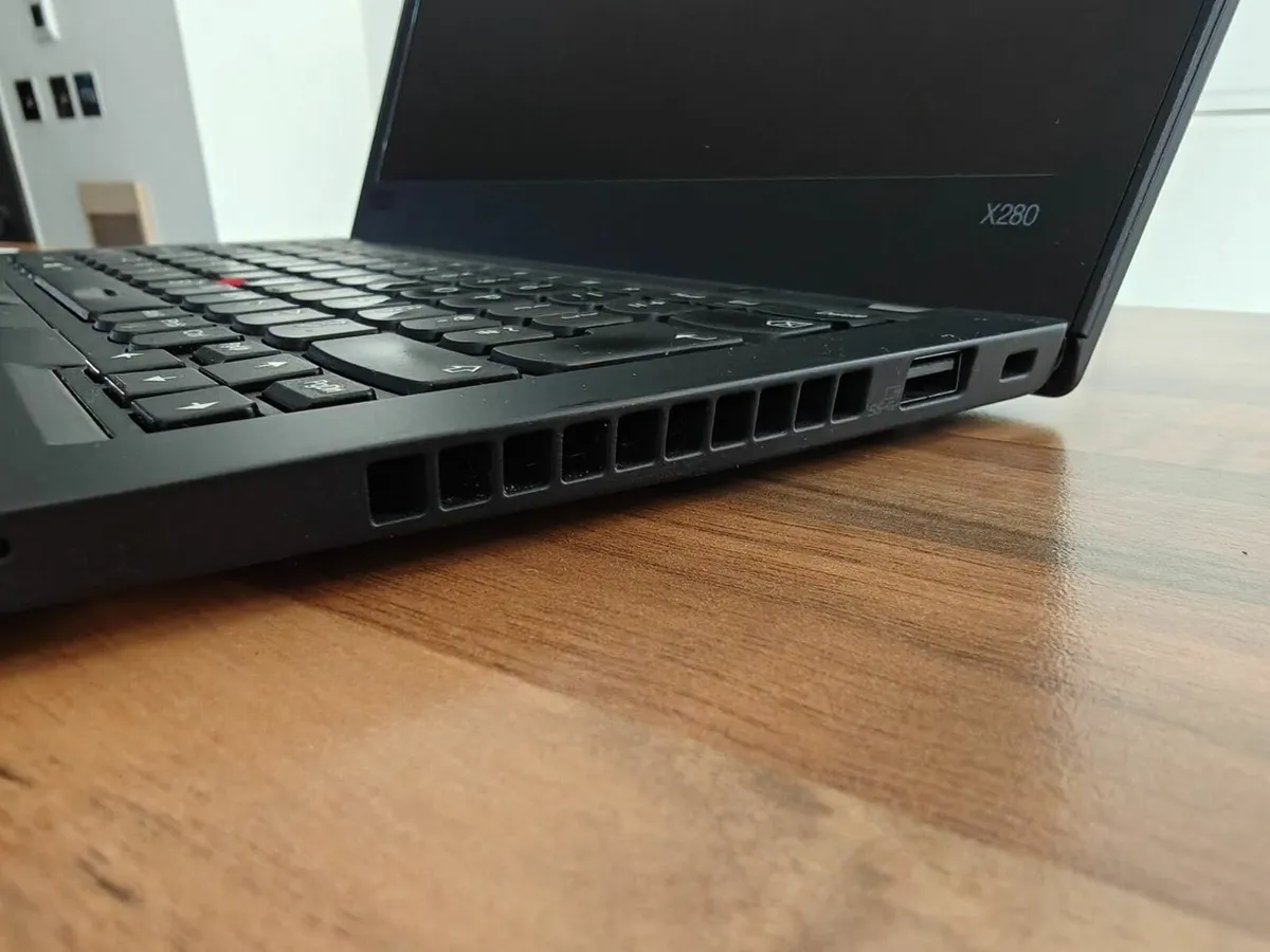 Lenovo ThinkPad X280 | i7 | 8GB | 256GB | Touch - Image 2