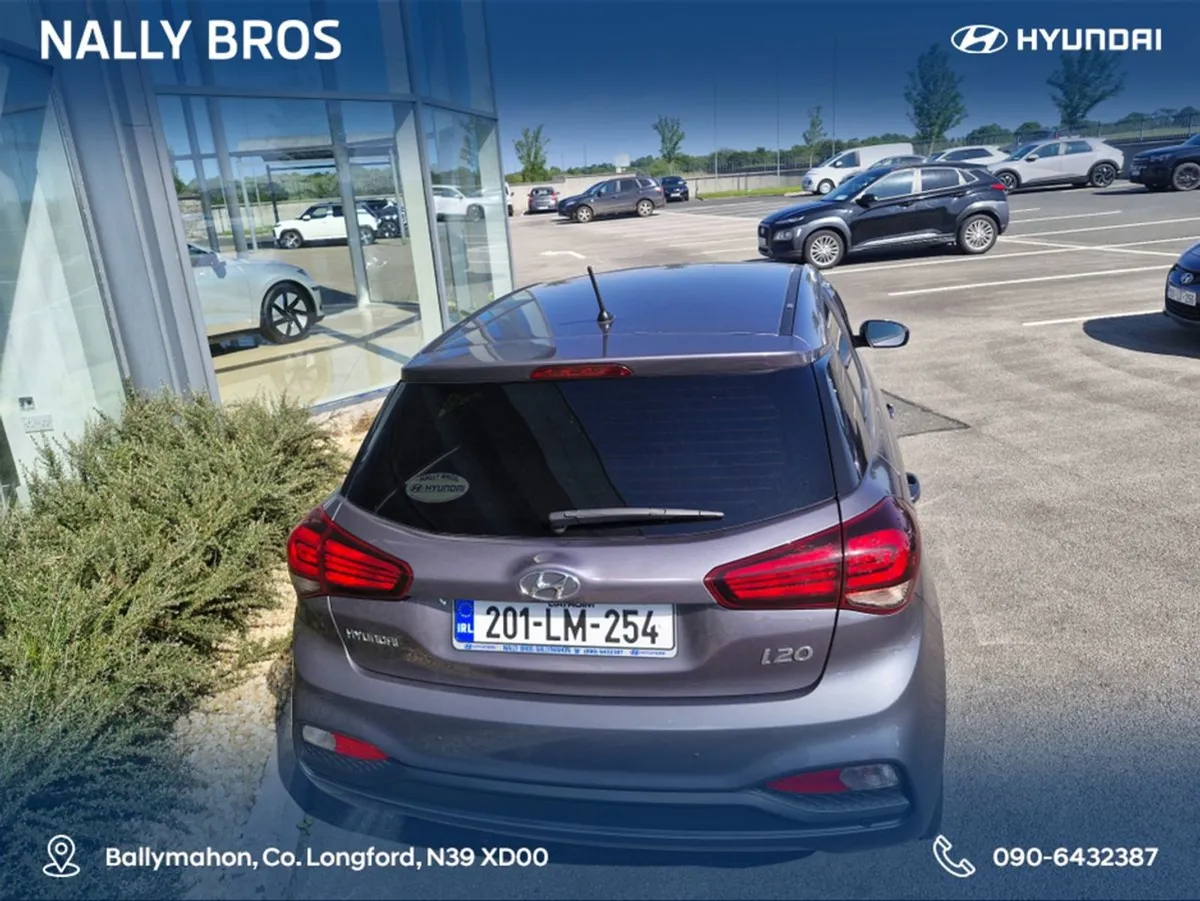 Hyundai i20 Active Deluxe 5DR - Image 3