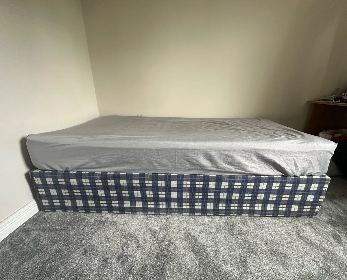 Bed - Image 1