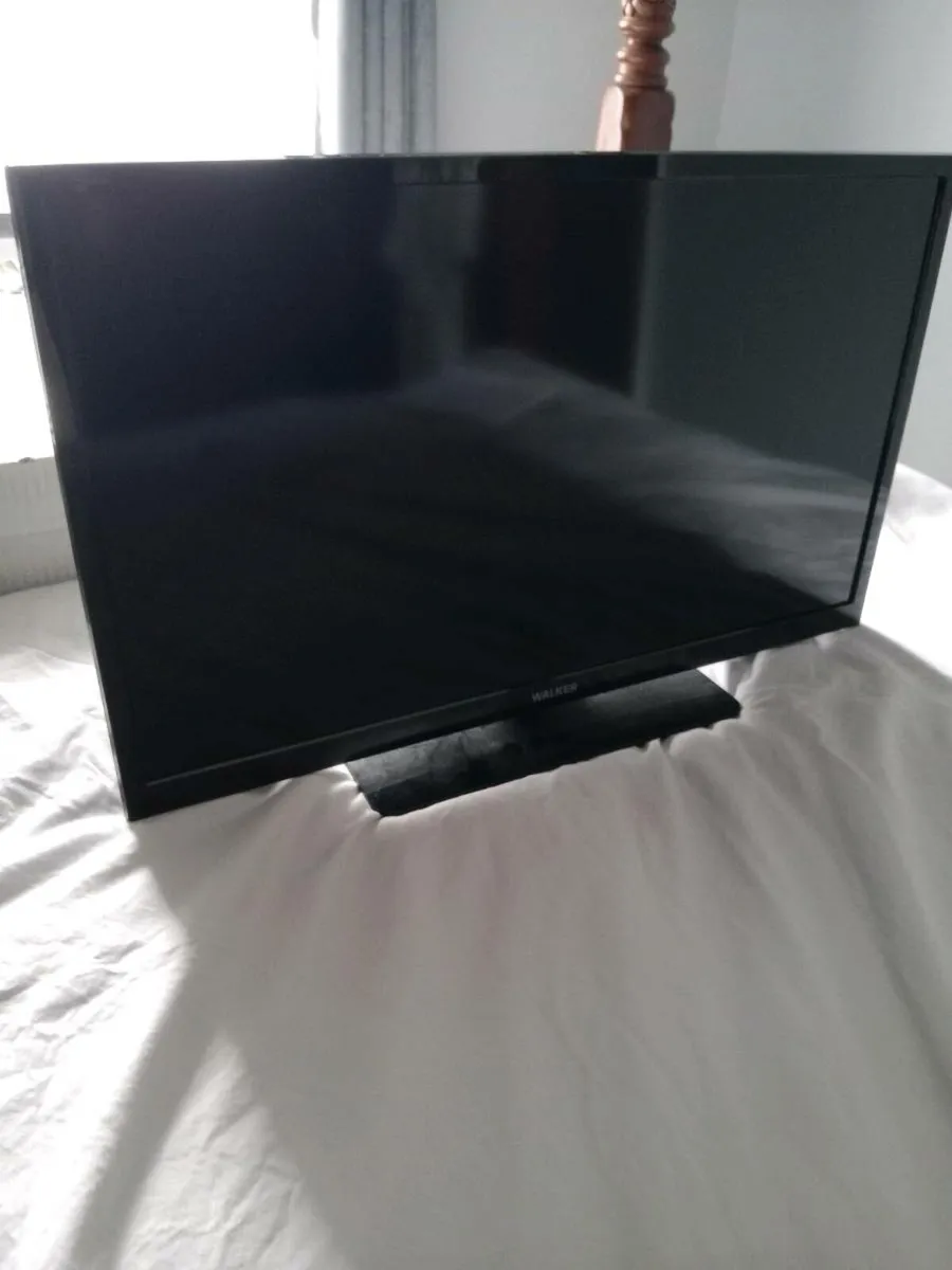 Walker 12 v smart TV 24 inch - Image 1