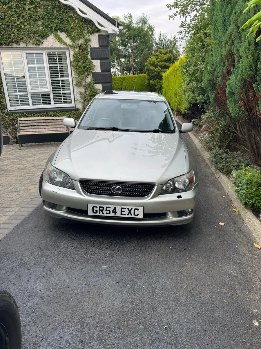 Lexus i200 sports cross - Image 1