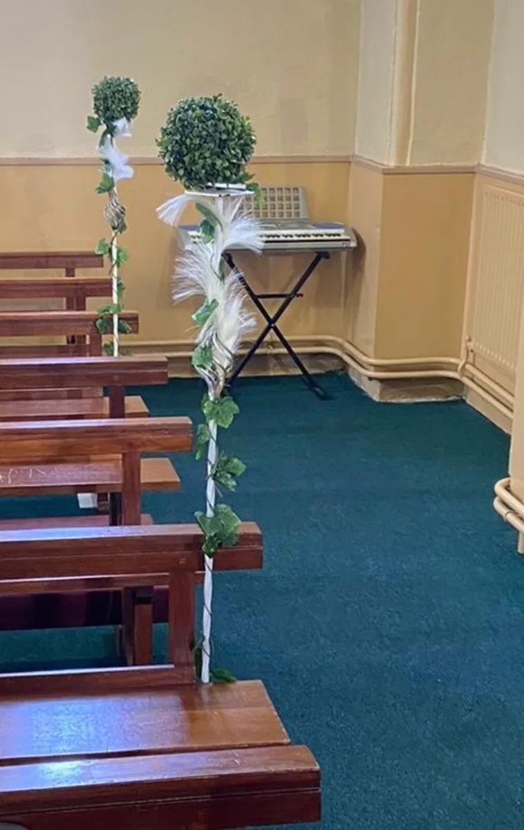 Eight pew stands for church decor - Image 4