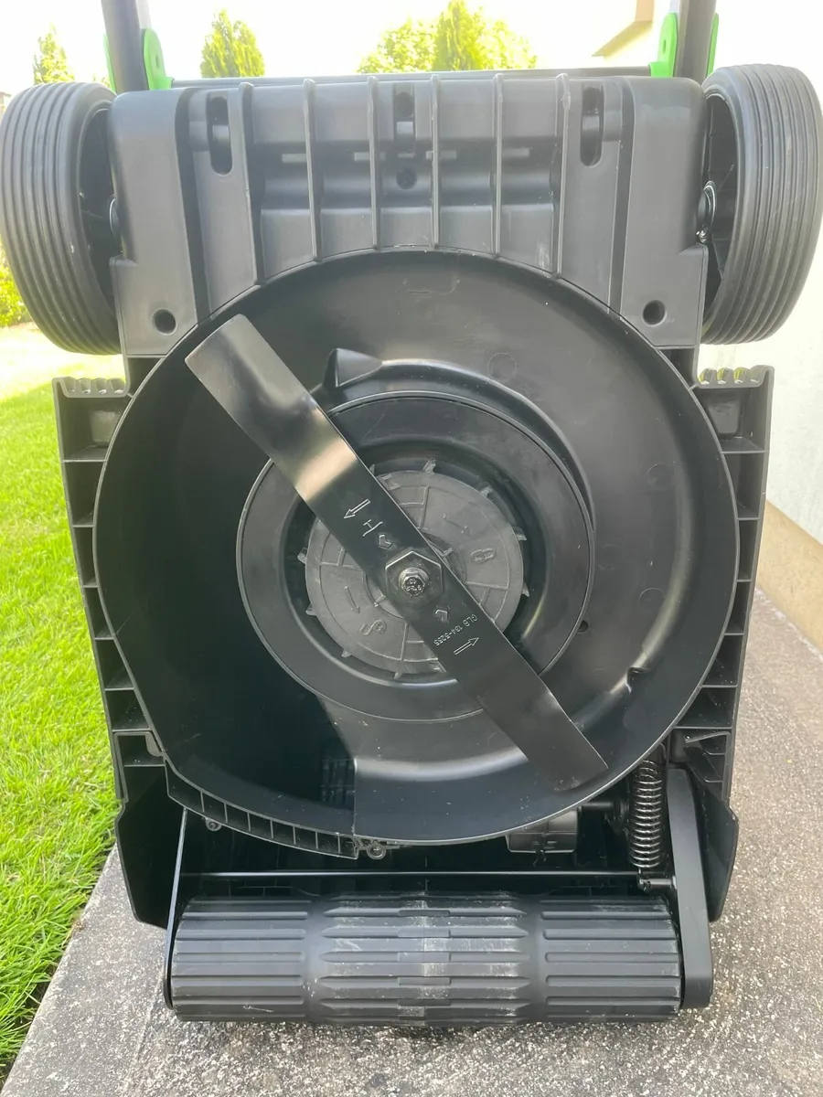 Hayter Hawk 43 battery mower - brand new - Image 2