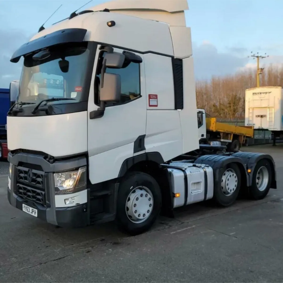 2014 Renault Truck For Sale - Image 1