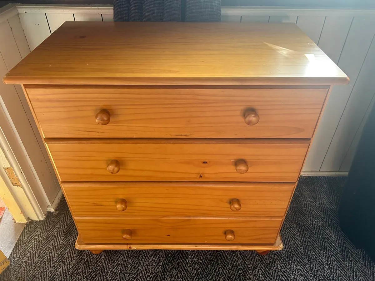 Chest of drawers