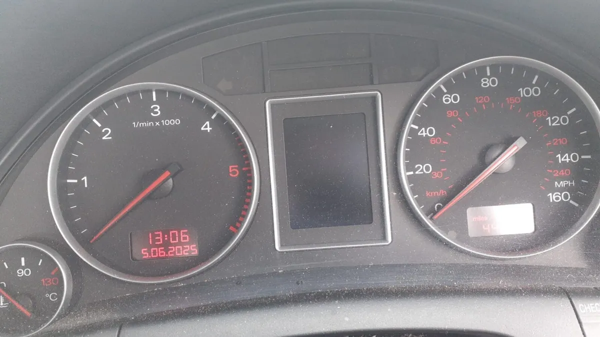 Audi A4 Saloon Diesel Silver - Image 3