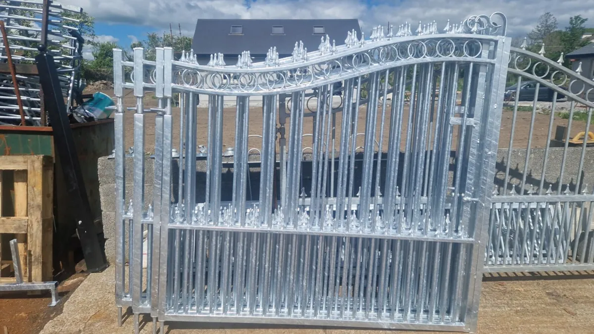 Gates entrance - Image 3