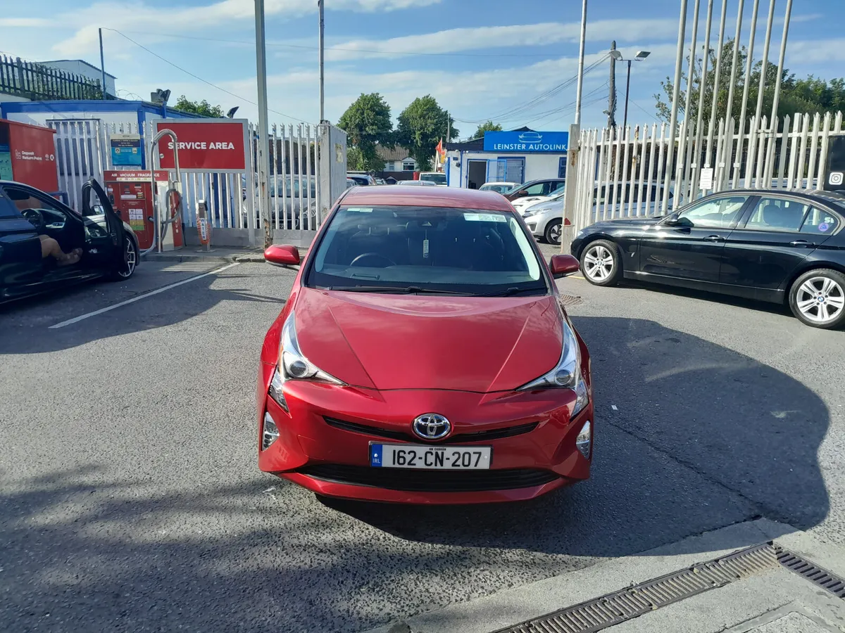 Toyota Prius 2016 luxury - Image 2