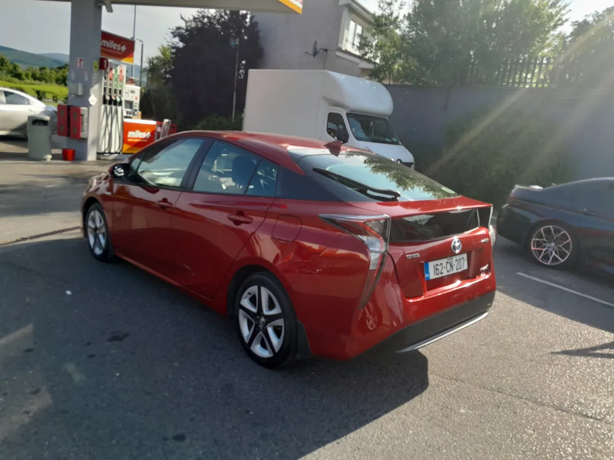 Toyota Prius 2016 luxury - Image 4