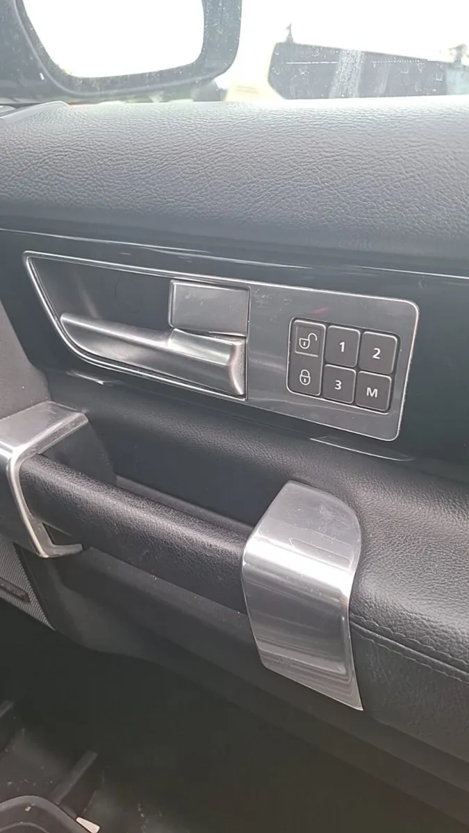 Land Rover Discovery 2015 HSE - Image 3