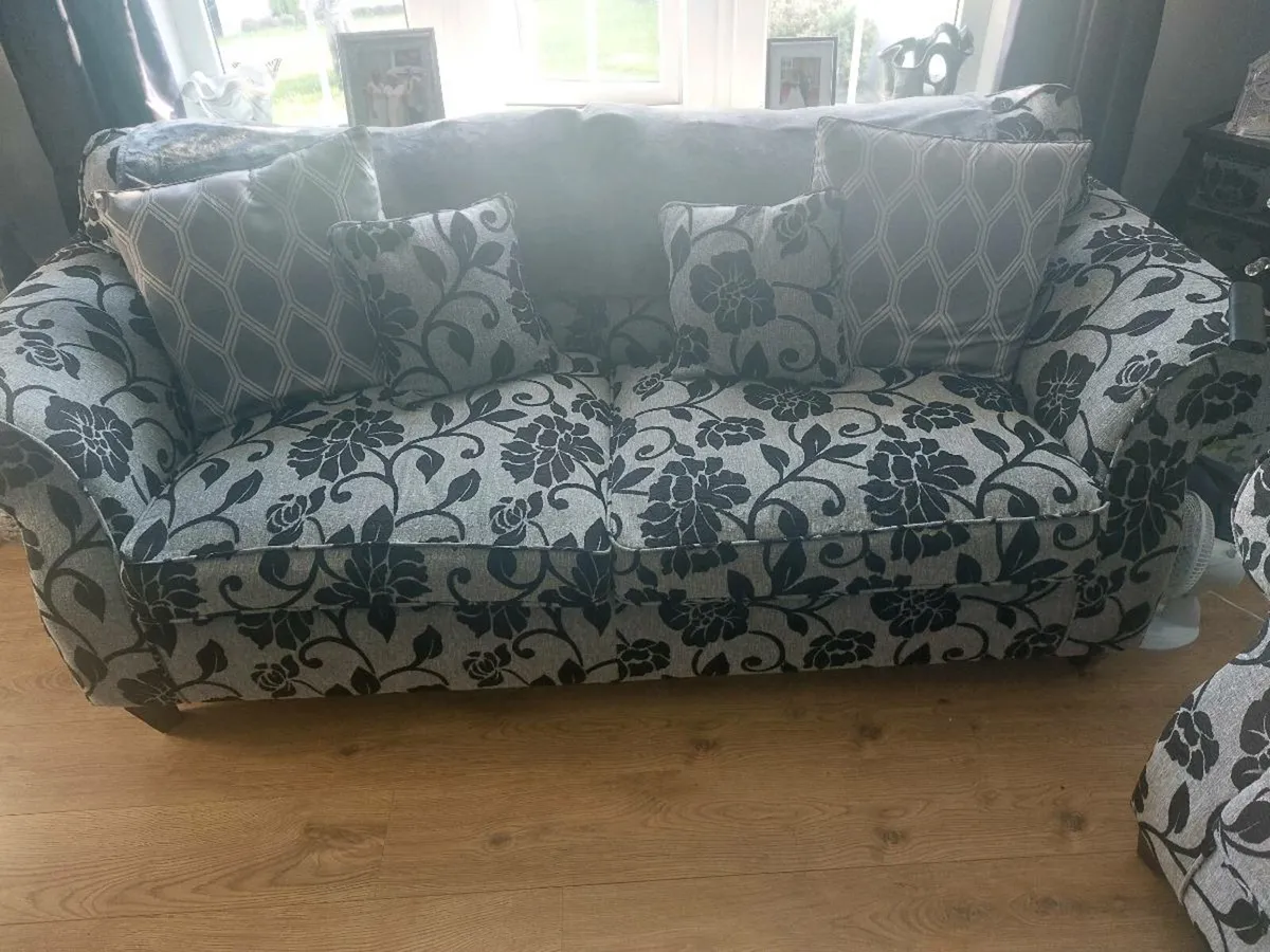 3 seater couch x 2 - Image 2