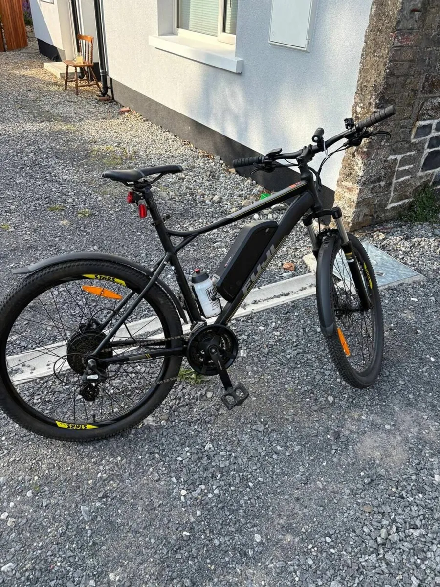 Fuji E Nevada 2.1 27.5" E-Bike - Image 1