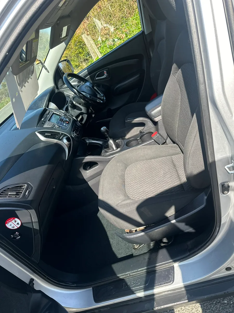 HYUNDAI ix35 - Image 4