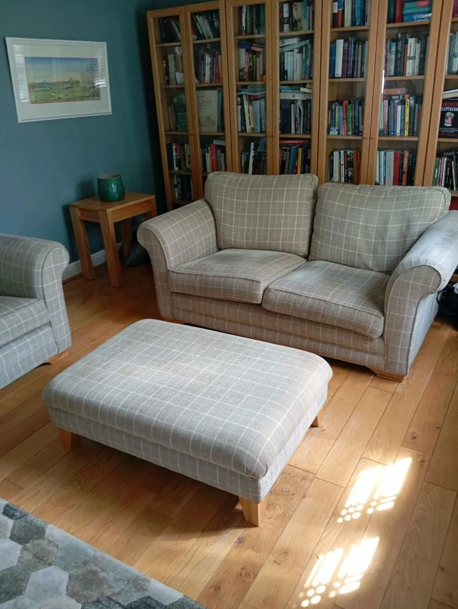 Suite of furniture from arnotts - Image 1