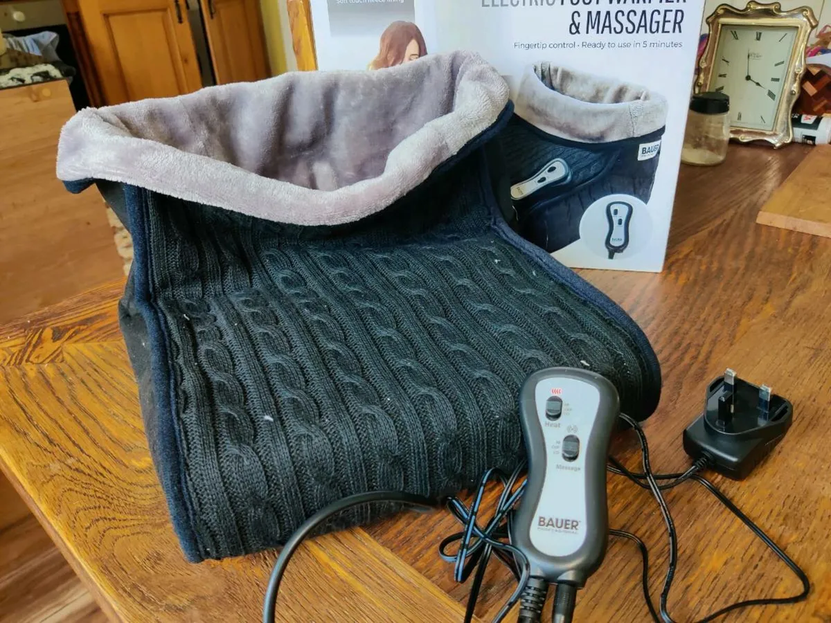 ELECTRIC FOOT WARMER & MASSAGER, NEW & Unused ! - Image 1