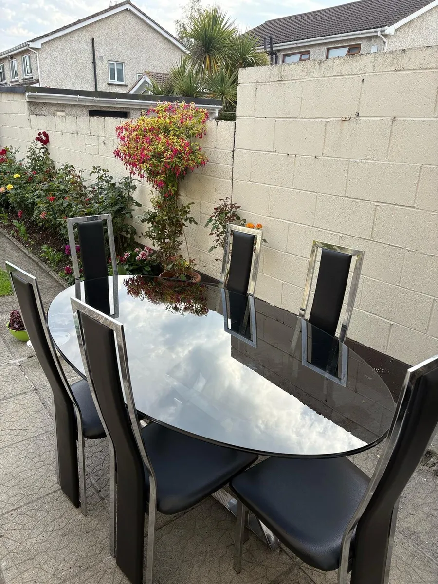 Dining Table with 6 chairs - Image 2
