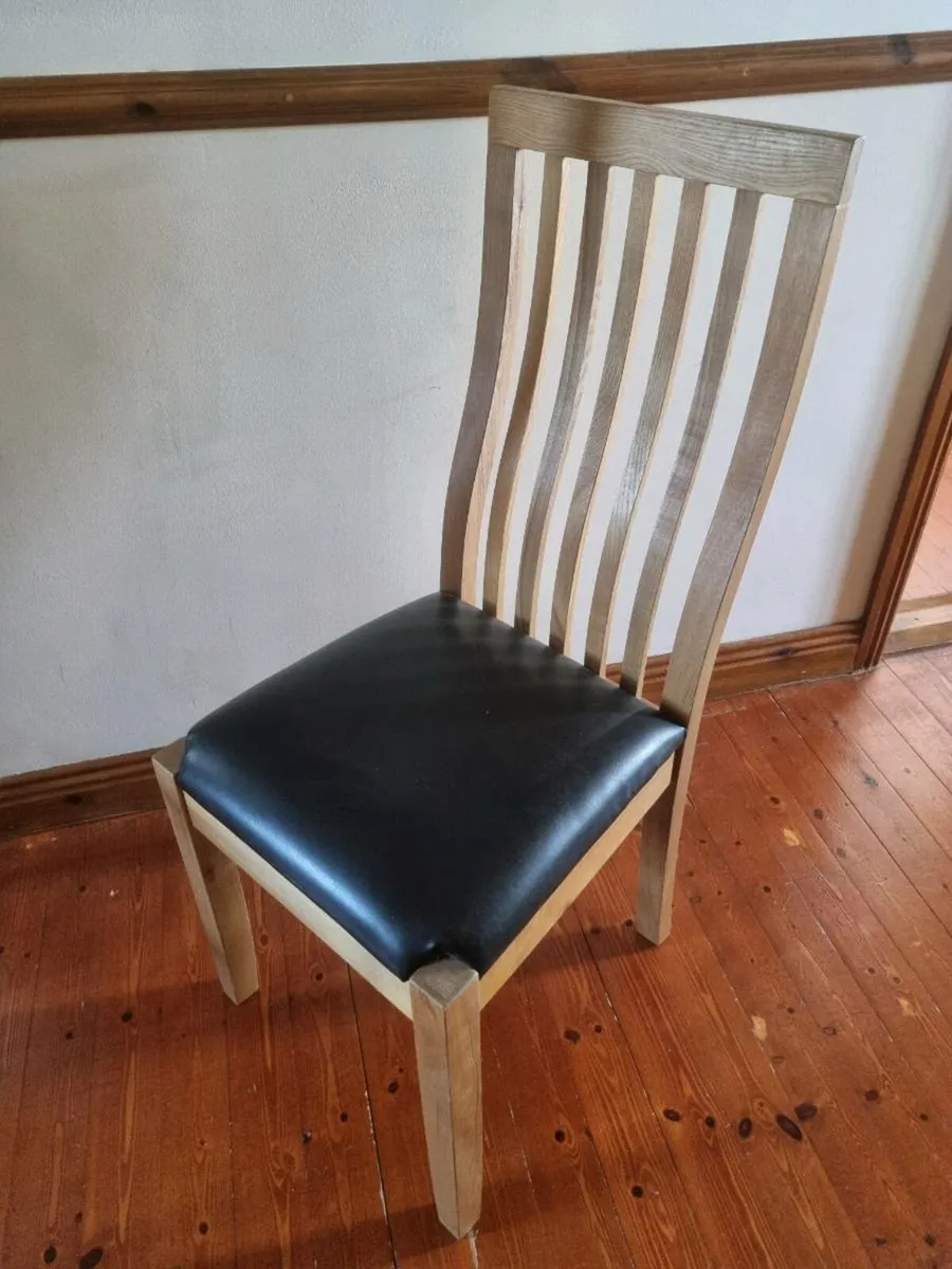 6 chairs - Image 1