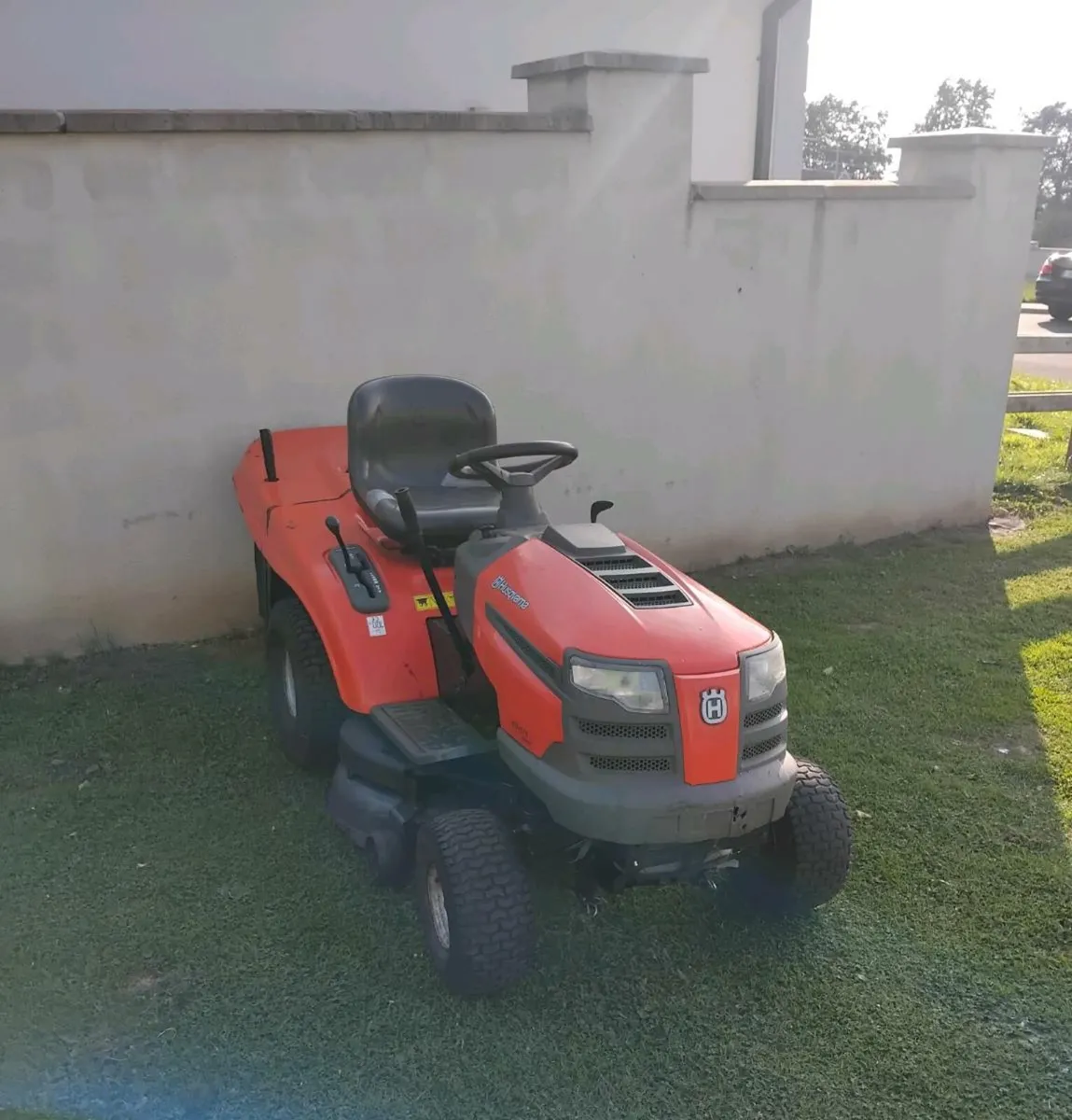 Ride on lawnmower - Image 1