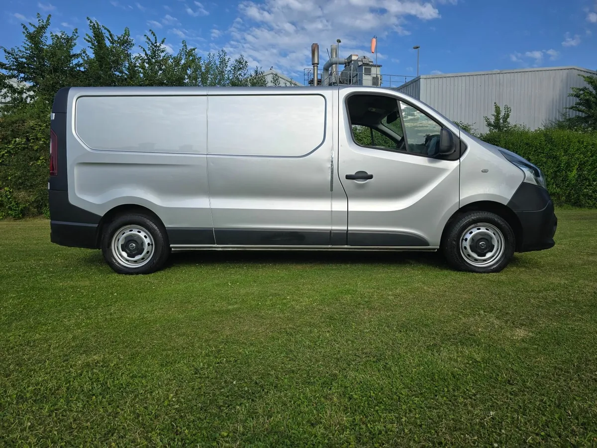 191 Nissan NV300 LWB  New Doe:06/26 Tax:10/25 - Image 4