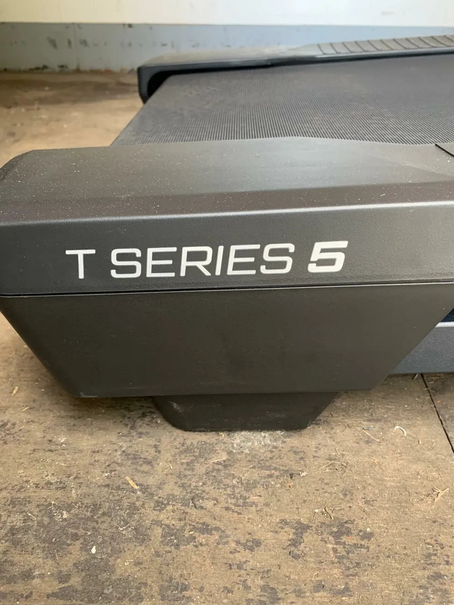 BRAND NEW NORDICTRAT SERIES 5 TREADMILL AND iFIT - Image 4