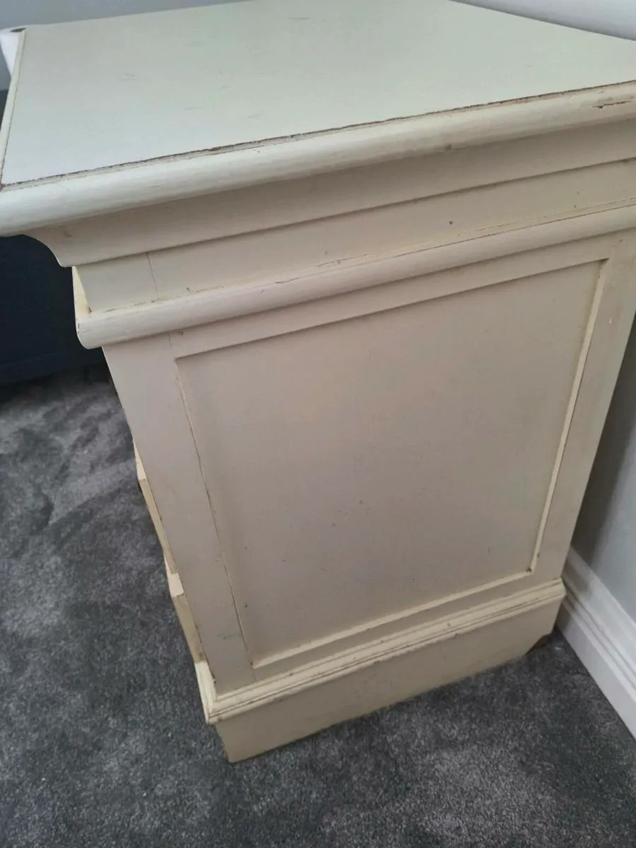 **FREE Bedside table *** Needs TLC - Image 3