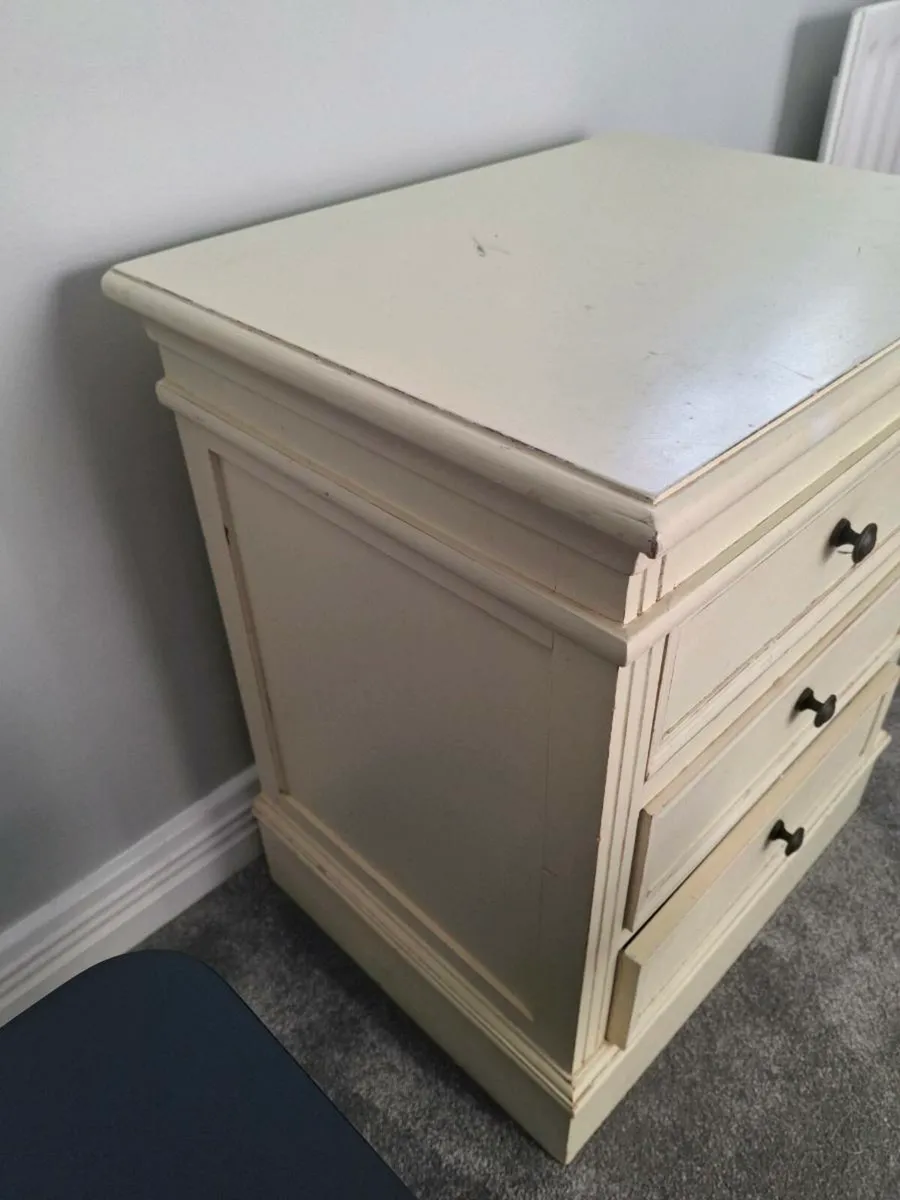 **FREE Bedside table *** Needs TLC - Image 4