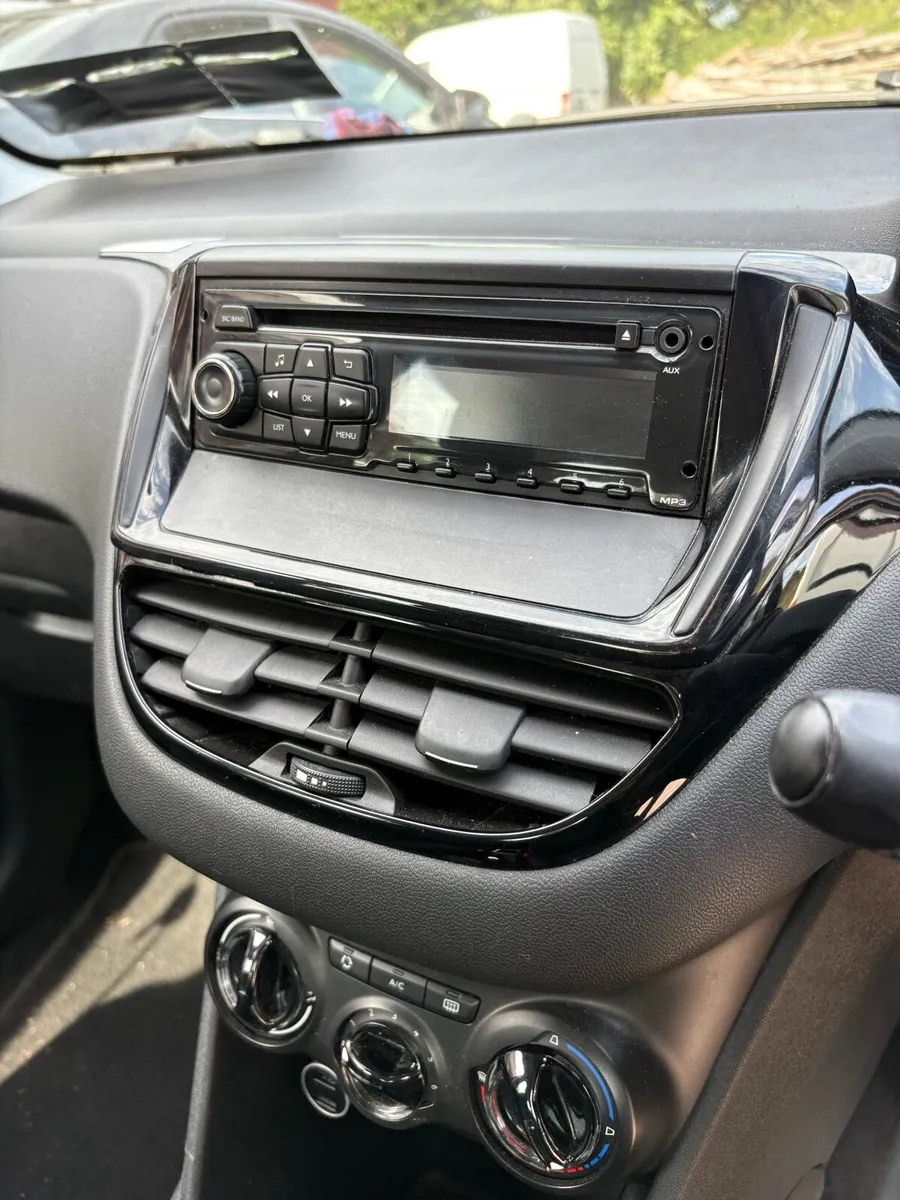 Peugeot 208 - Image 3