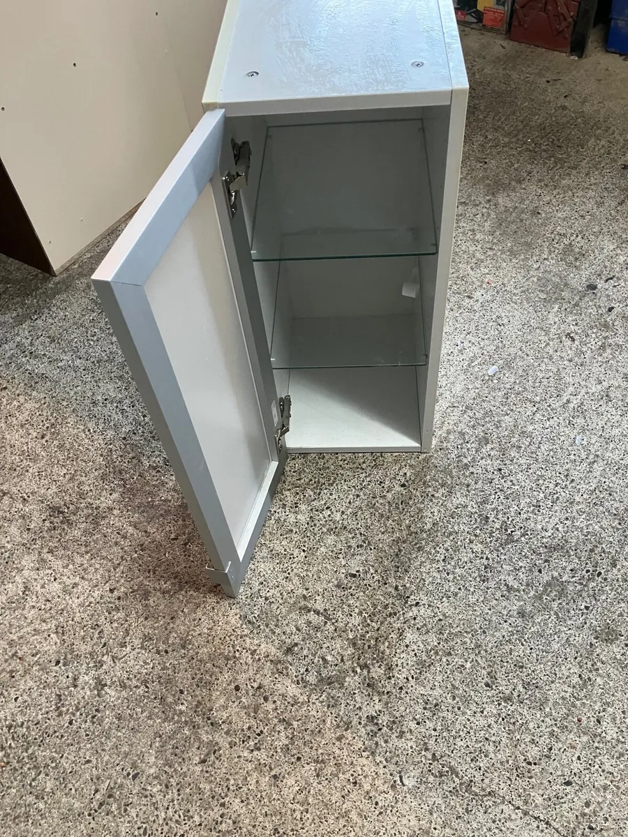 Bathroom units - Image 2