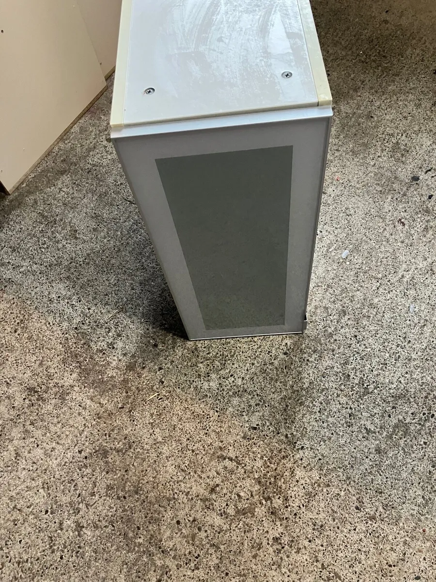 Bathroom units - Image 3