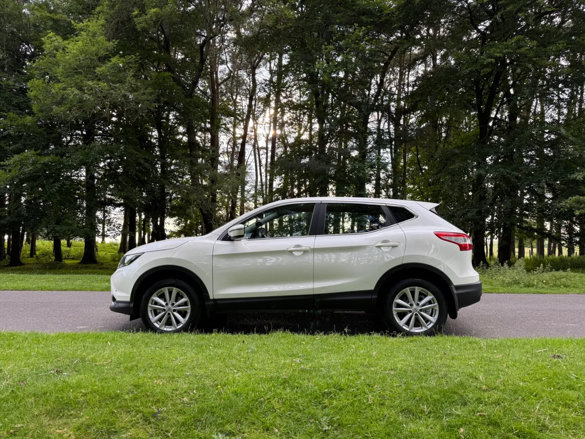 Nissan Qashqai 2015 Low KM - Image 4