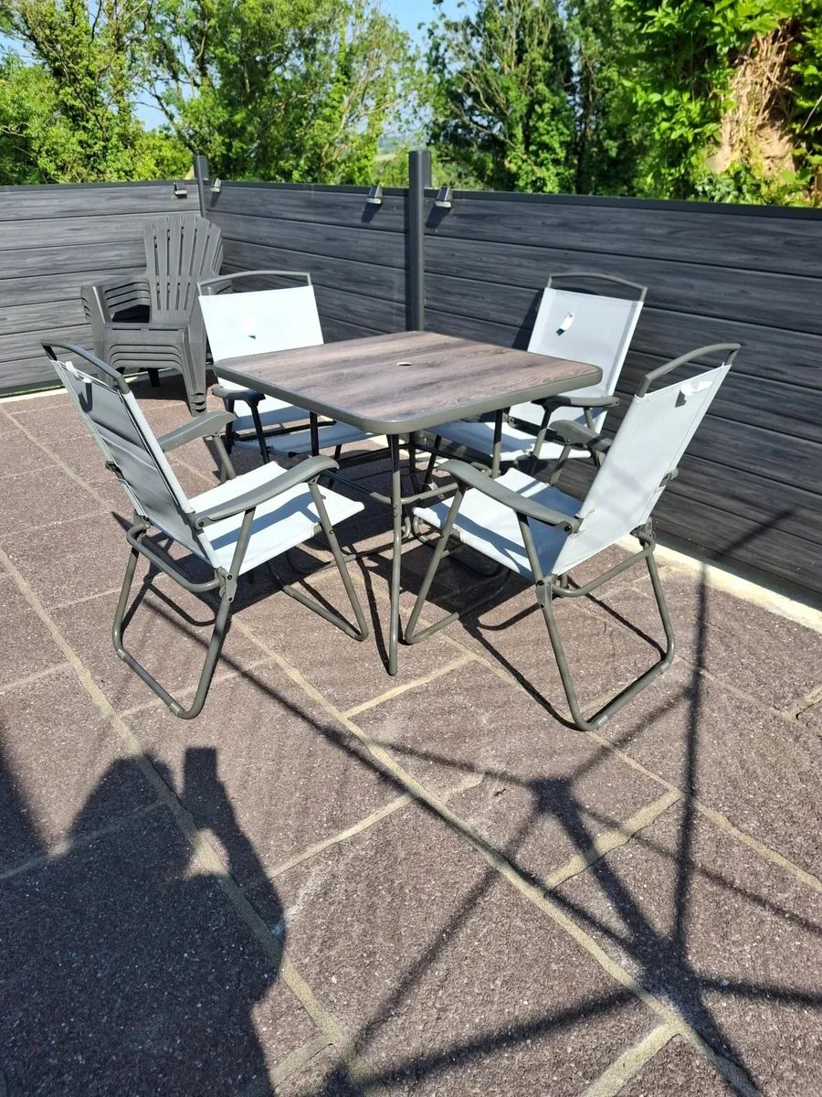 Table and 4 chair's - Image 2
