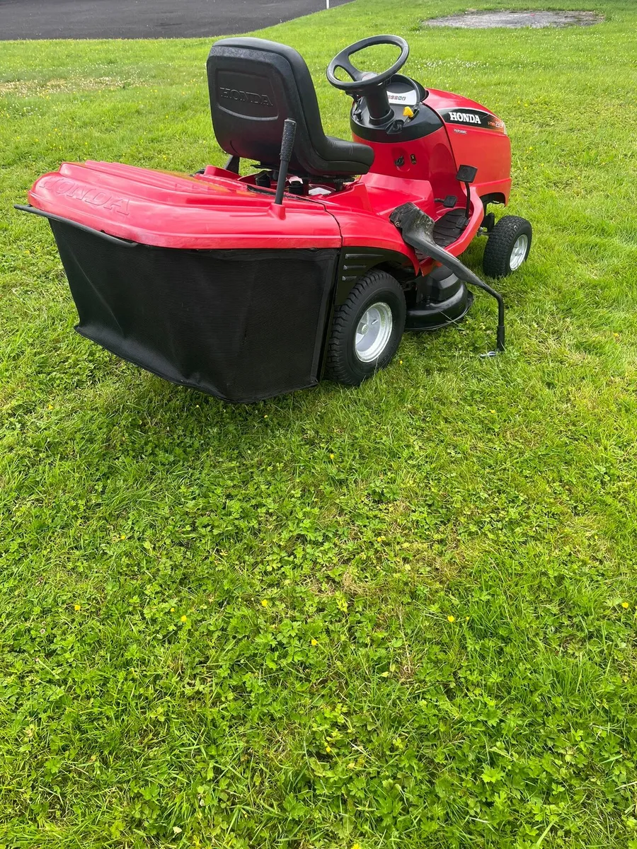 Honda 2315 petrol ride on lawnmower - Image 2
