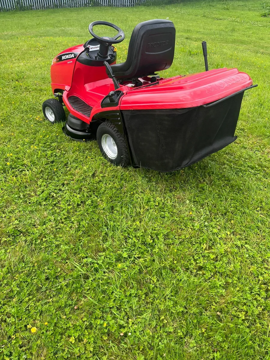Honda 2315 petrol ride on lawnmower - Image 3