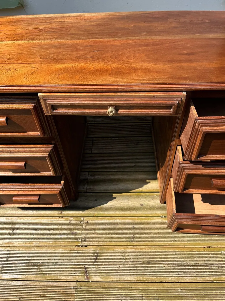 Mahogany desk - Image 1