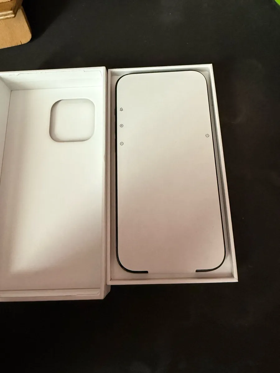 iPhone 14 Pro - Image 2