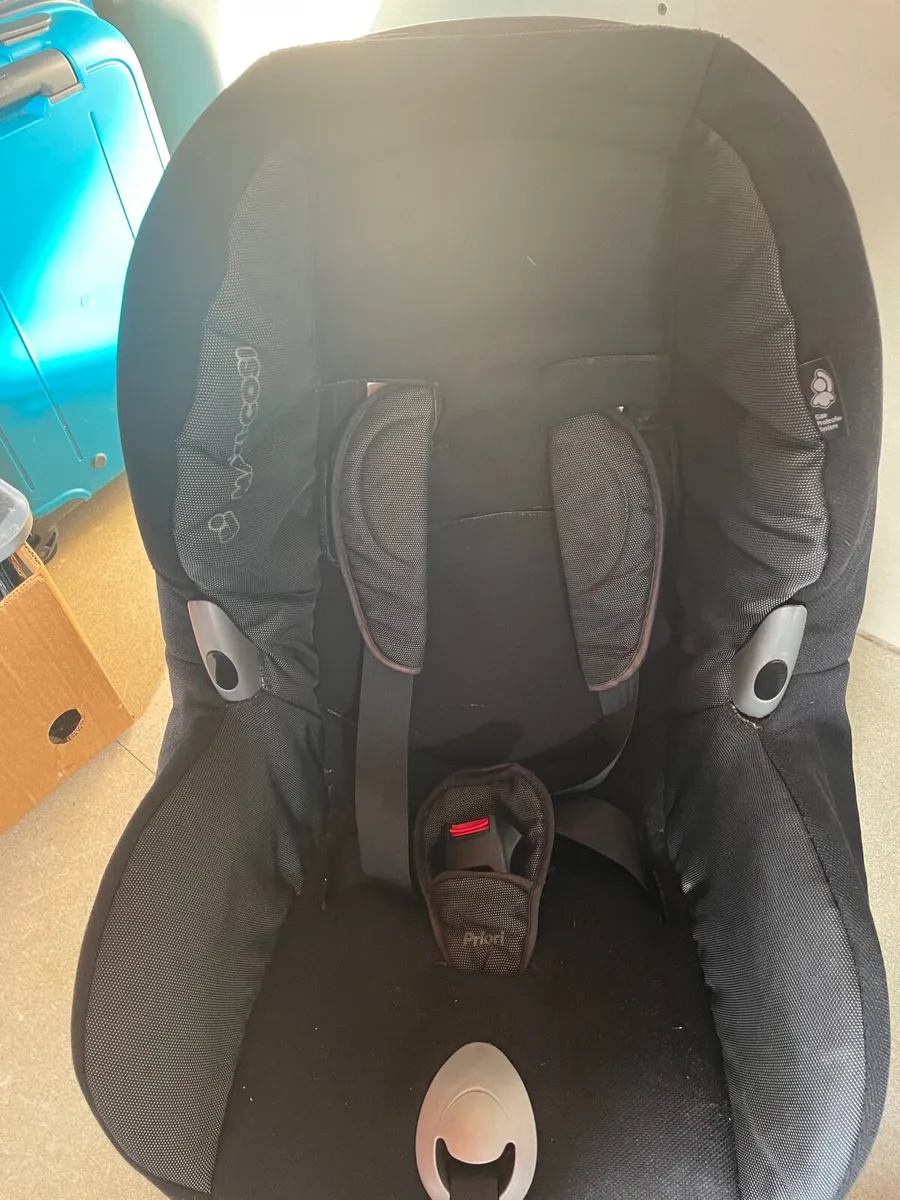 Maxi Cosi Priori car seat - Image 1