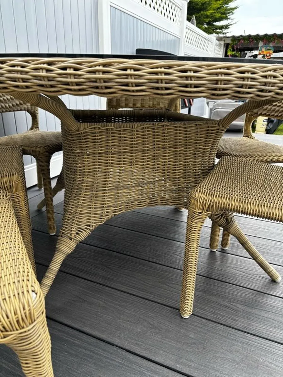 Garden Table & 6 Chairs - Image 3