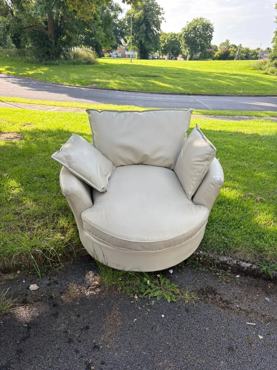 Swivel Cuddle Chair - Image 1