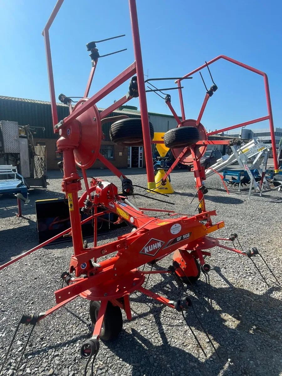 2021 Kuhn 4 rotor Tedder - Image 2